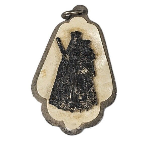 Lot of 11 Vintage Catholic Medals & Cross Pendants – Saints, Virgin Mary, Jesus - Picture 6 of 16